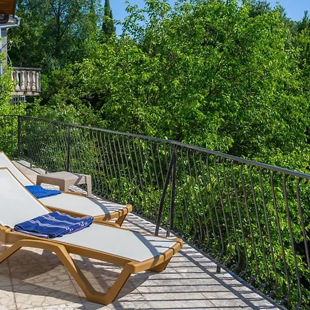 One Bedroom Beautiful In