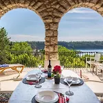 Vikendica One Bedroom Beautiful In