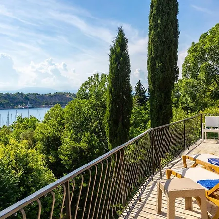 One Bedroom Beautiful In